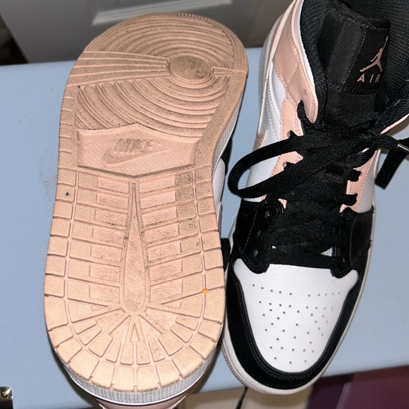 Air Jordan 1 mid crimson tint toe - Picture 4 of 8